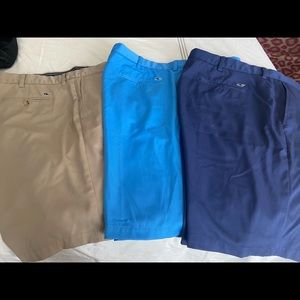 Mens Vineyard Vines golf shorts. Links style. Size 42